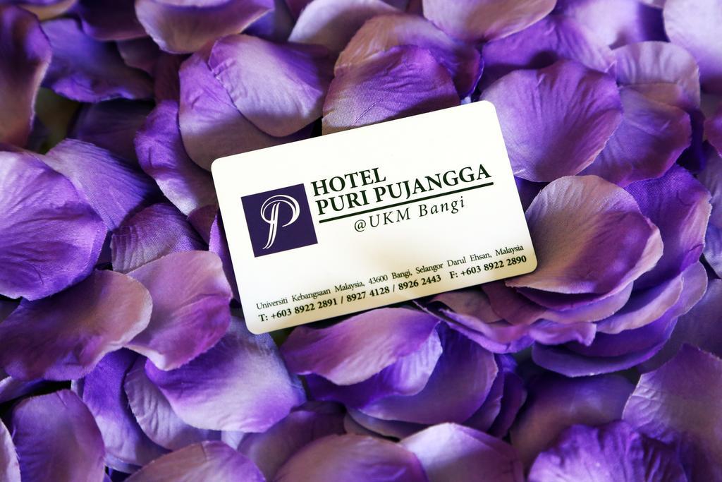 Puri Pujangga Hotel Bangi Bagian luar foto