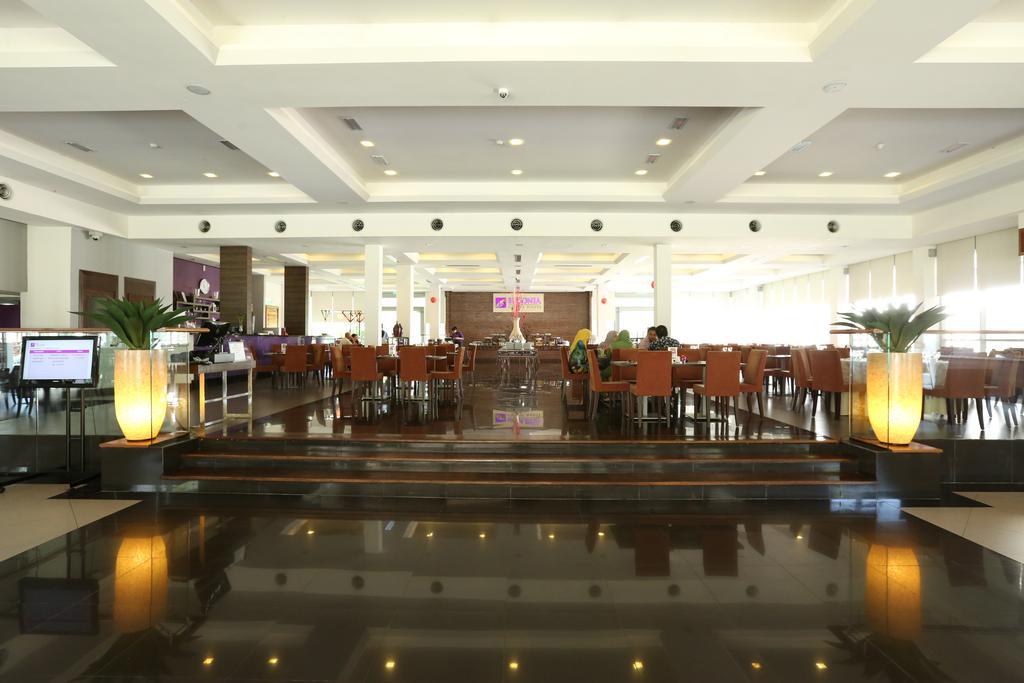 Puri Pujangga Hotel Bangi Bagian luar foto