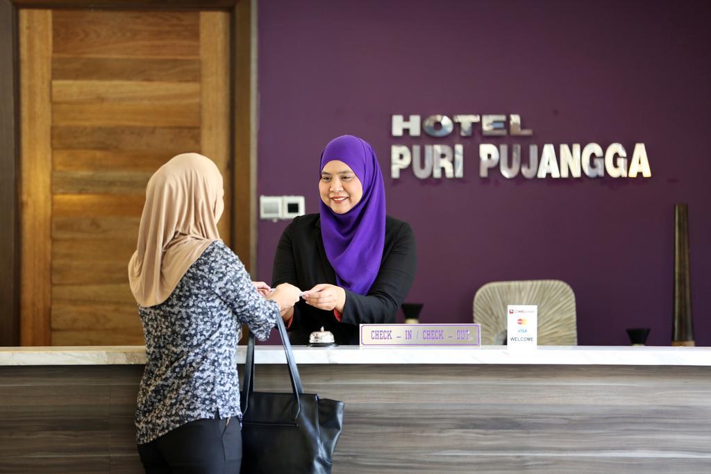 Puri Pujangga Hotel Bangi Bagian luar foto