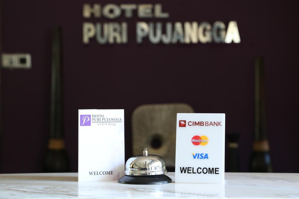 Puri Pujangga Hotel Bangi Bagian luar foto