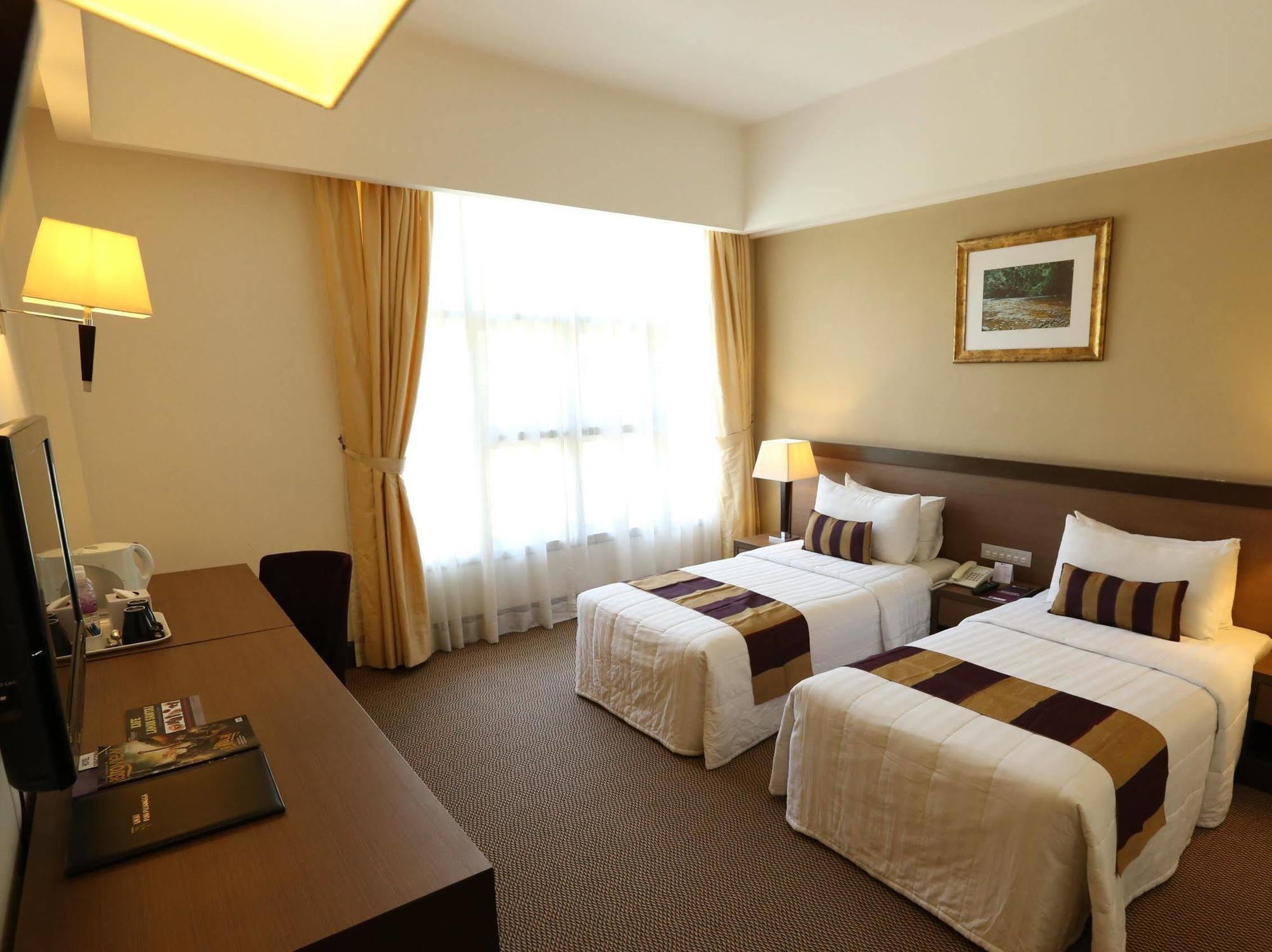 Puri Pujangga Hotel Bangi Bagian luar foto