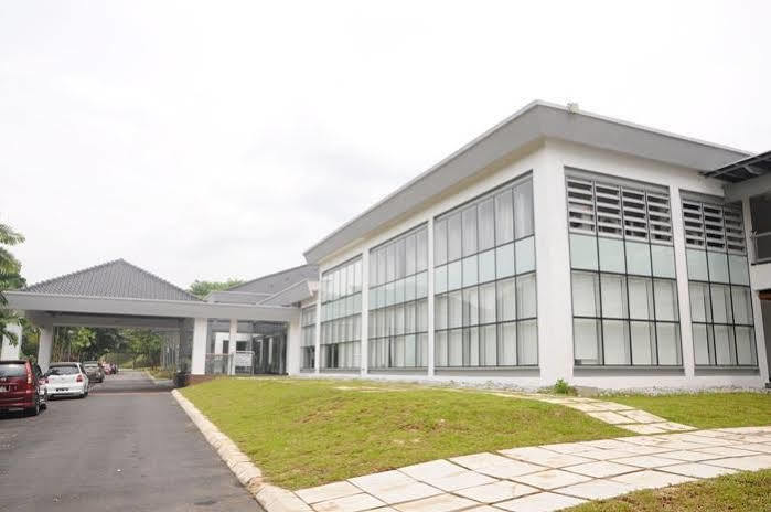 Puri Pujangga Hotel Bangi Bagian luar foto