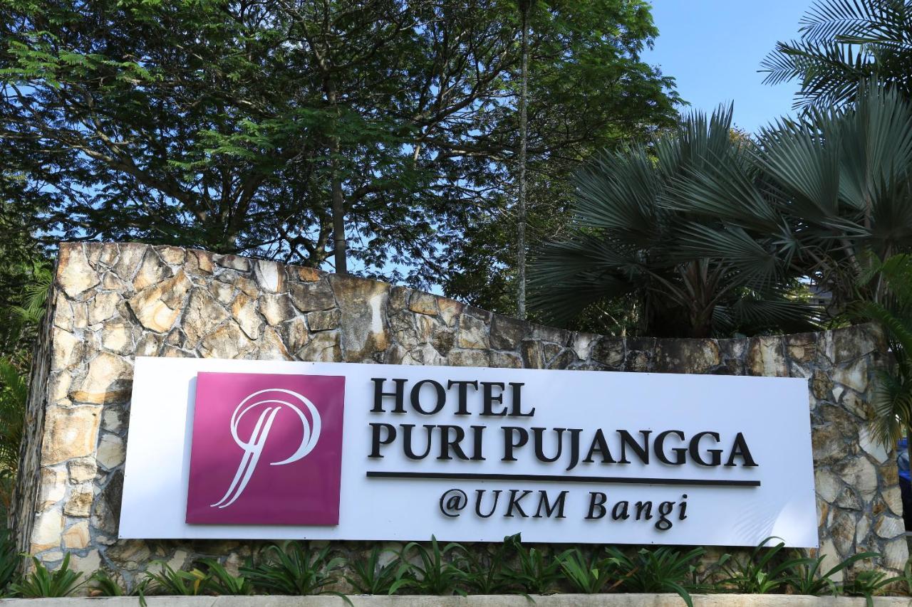Puri Pujangga Hotel Bangi Bagian luar foto