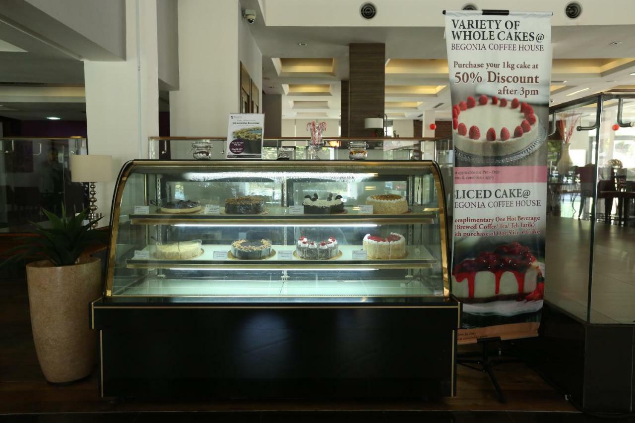 Puri Pujangga Hotel Bangi Bagian luar foto
