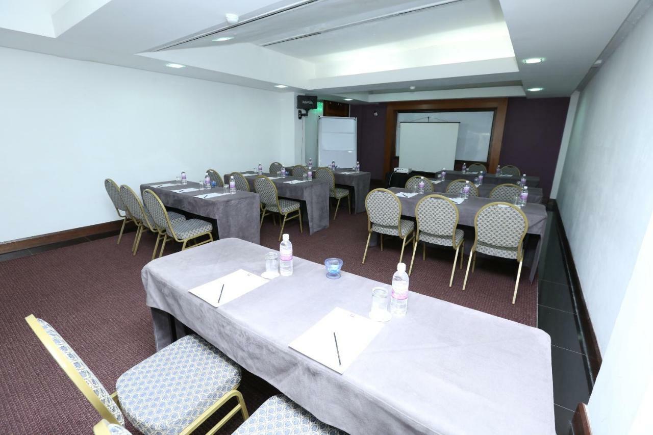Puri Pujangga Hotel Bangi Bagian luar foto